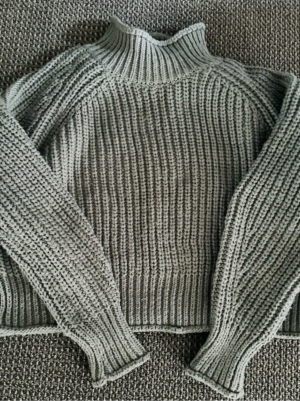 H&M Chunky Turtleneck Sweater - Light Sage